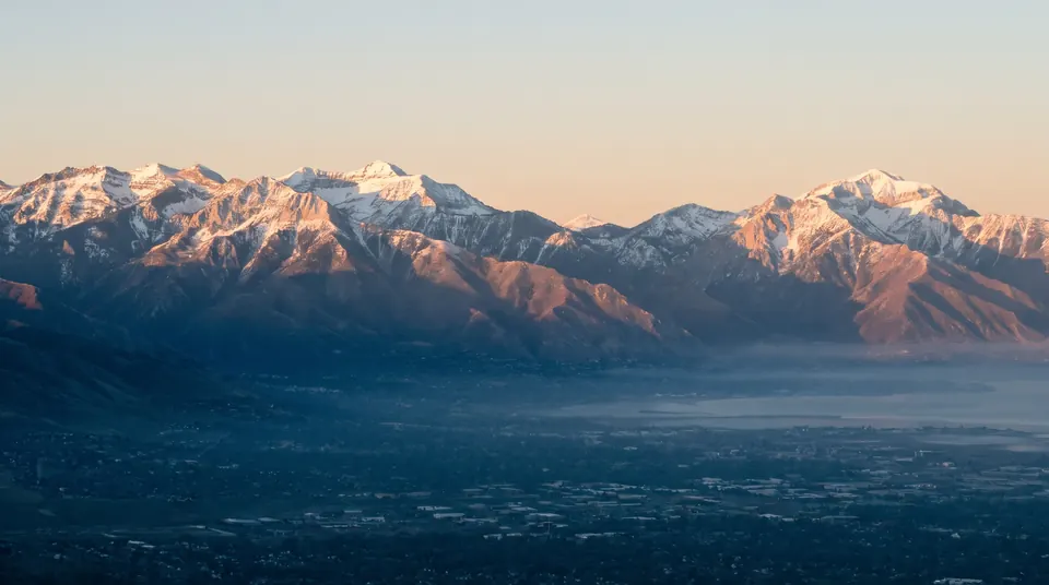 Montañas Wasatch sobre el valle de Salt Lake al amanecer